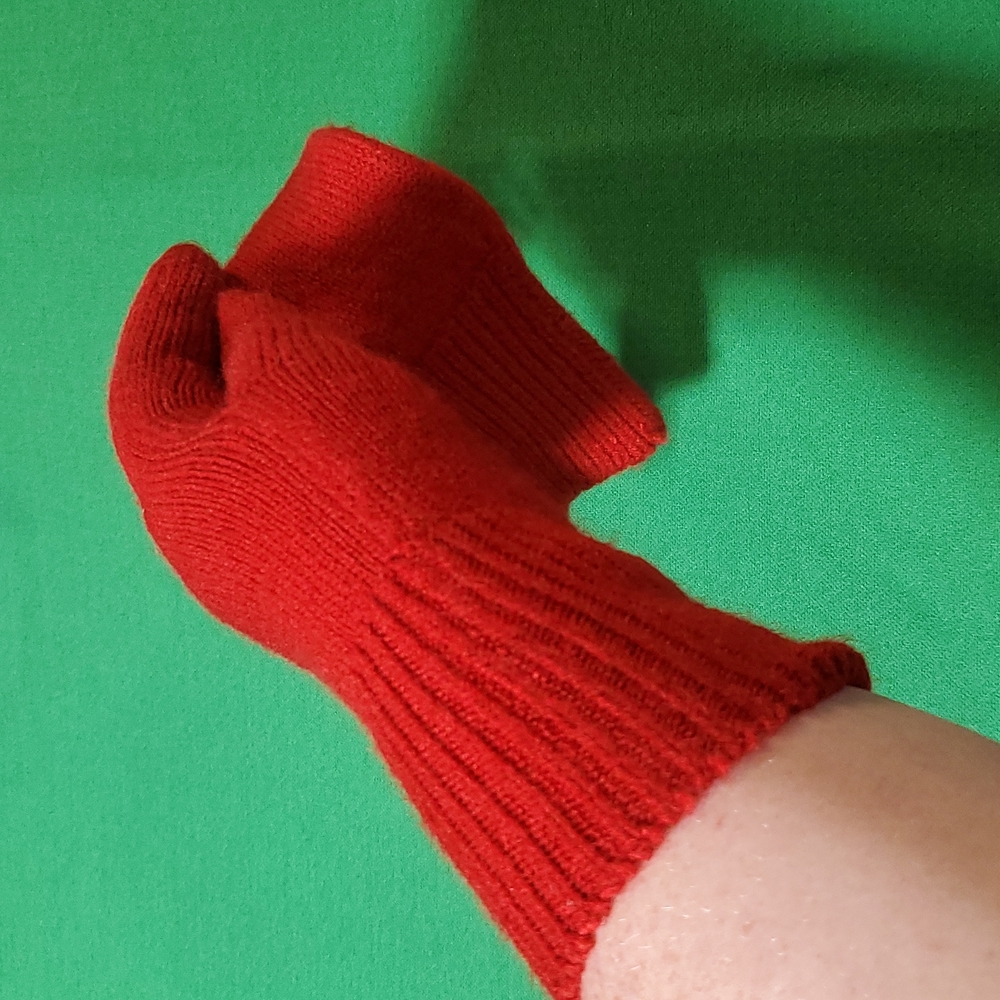 The New York Company one size women's long red gloves - Picture 6 of 7